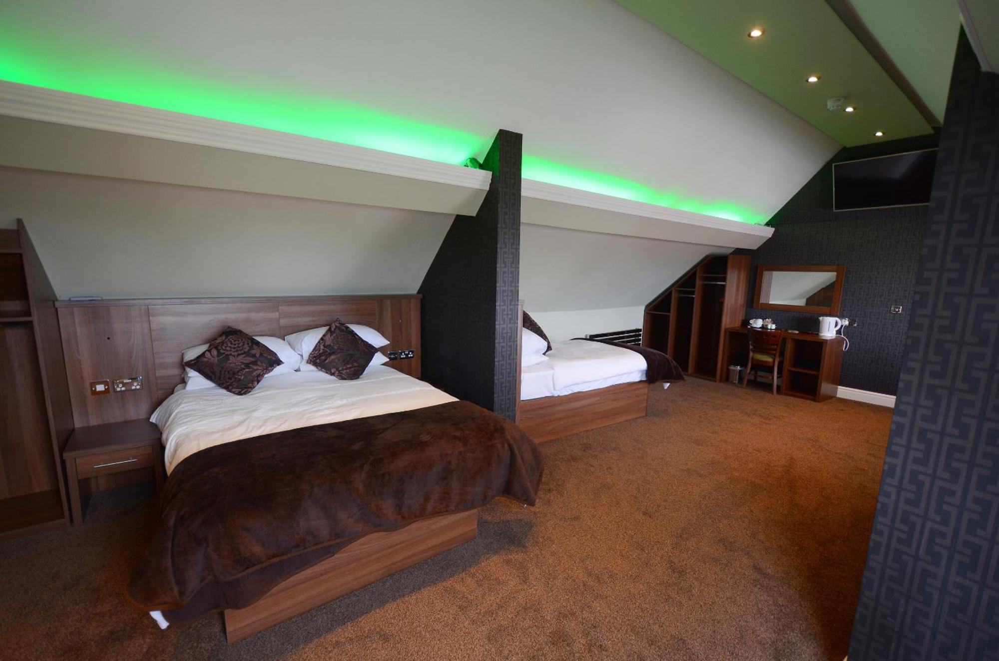 The Harboro Hotel Melton Mowbray Room photo