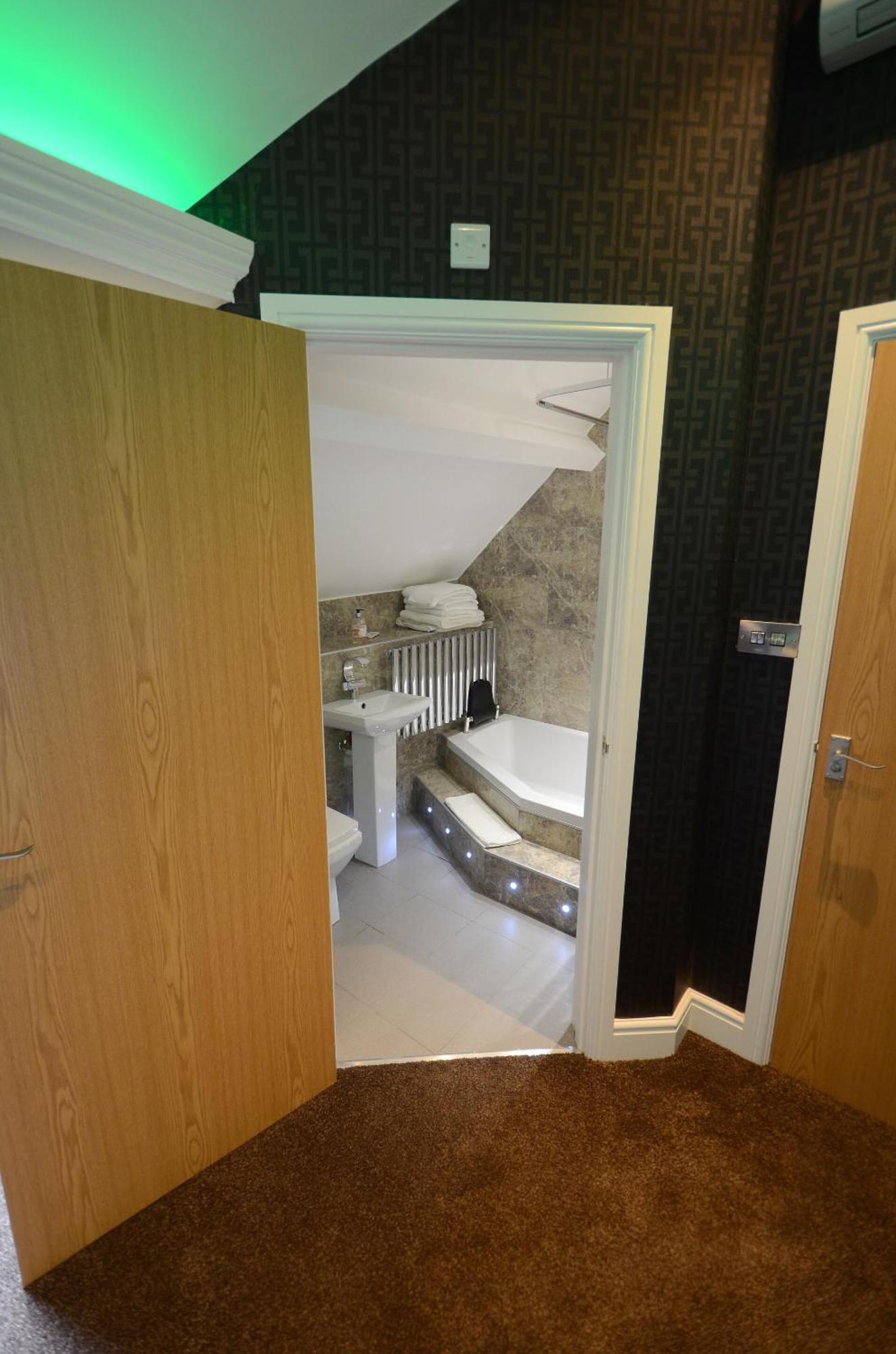 The Harboro Hotel Melton Mowbray Room photo