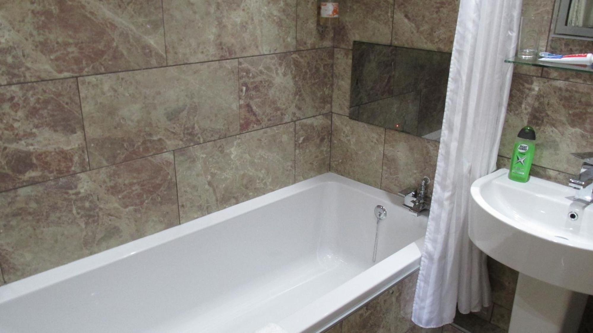 The Harboro Hotel Melton Mowbray Room photo