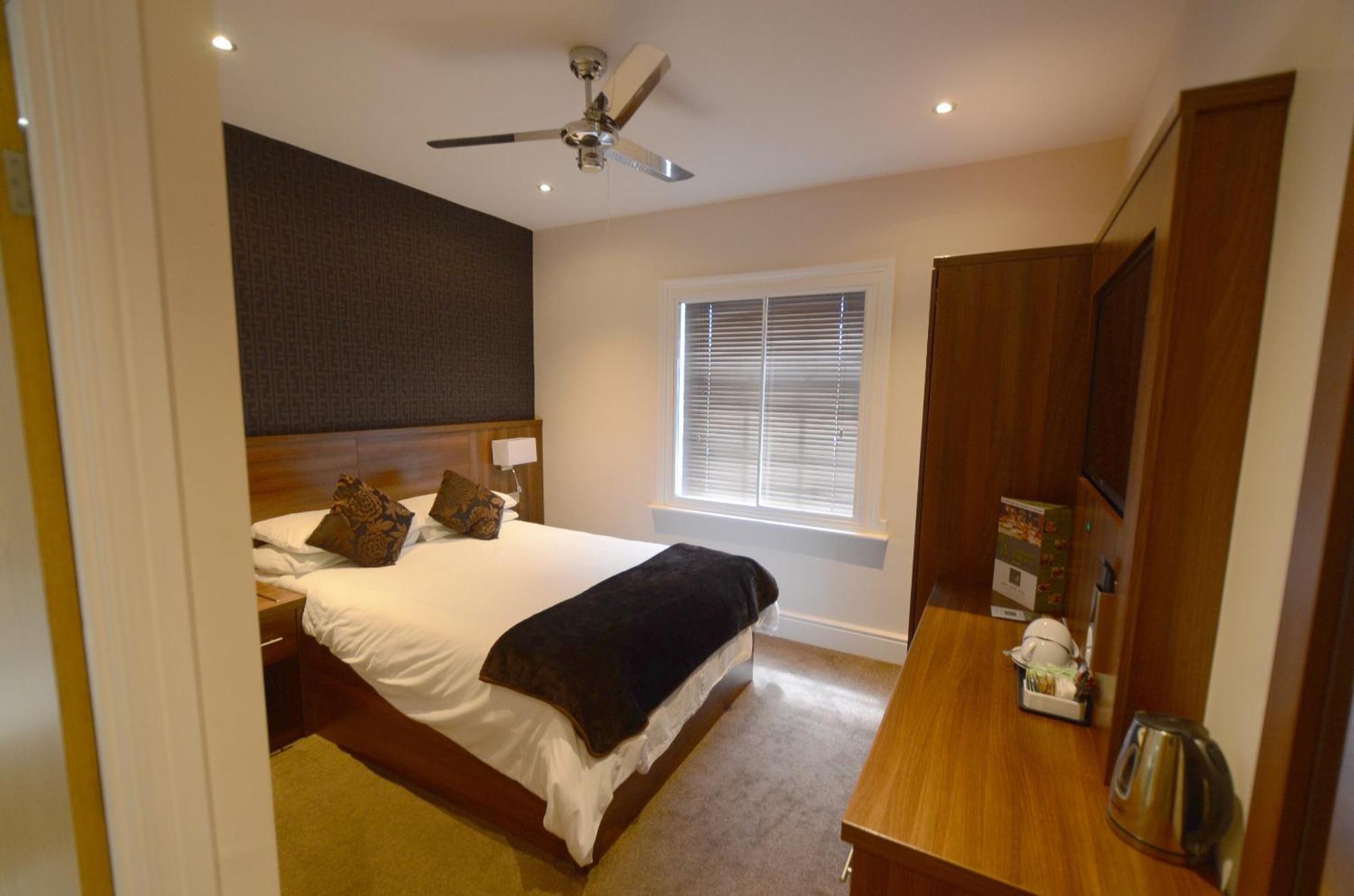 The Harboro Hotel Melton Mowbray Room photo