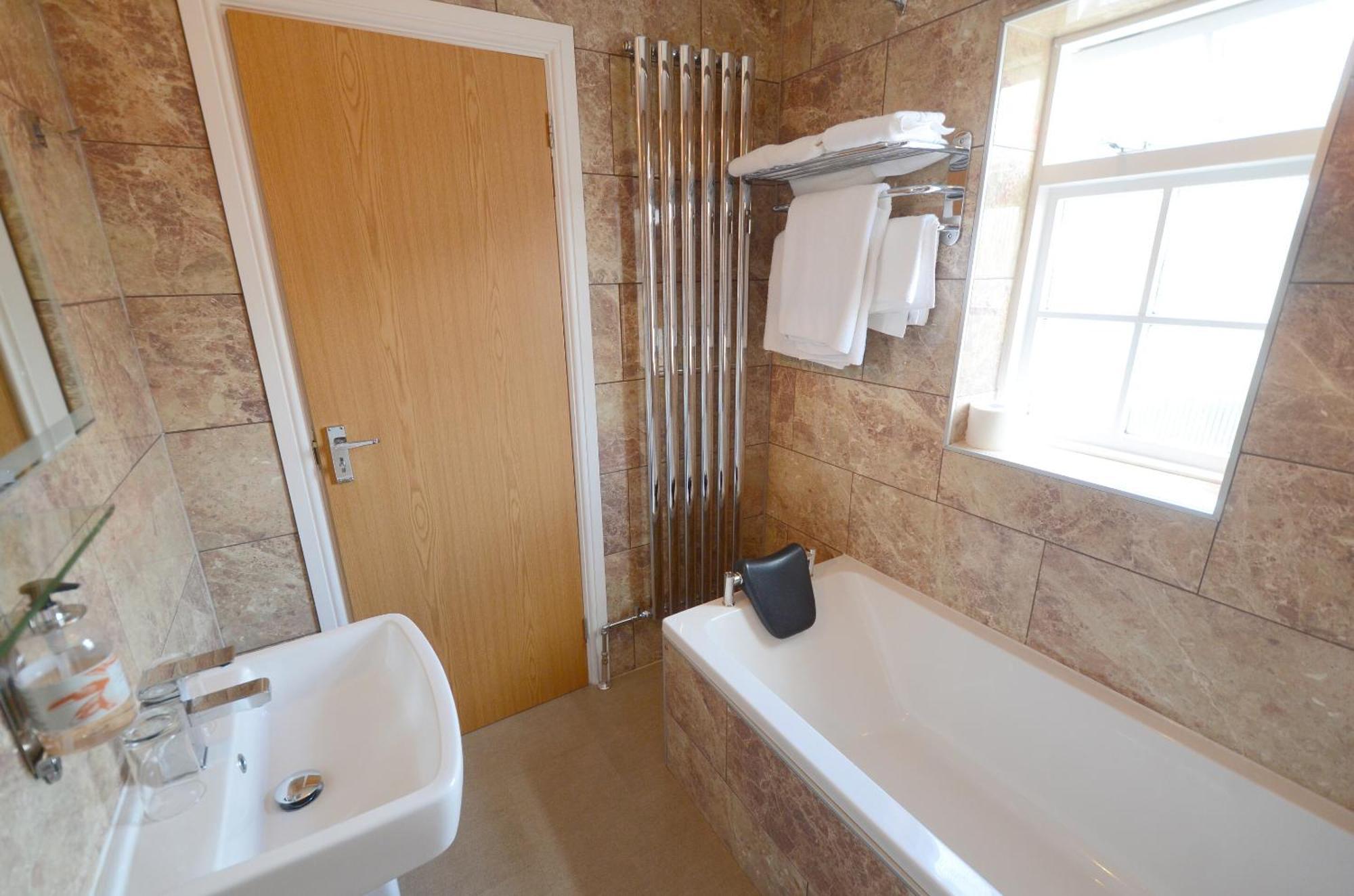 The Harboro Hotel Melton Mowbray Room photo